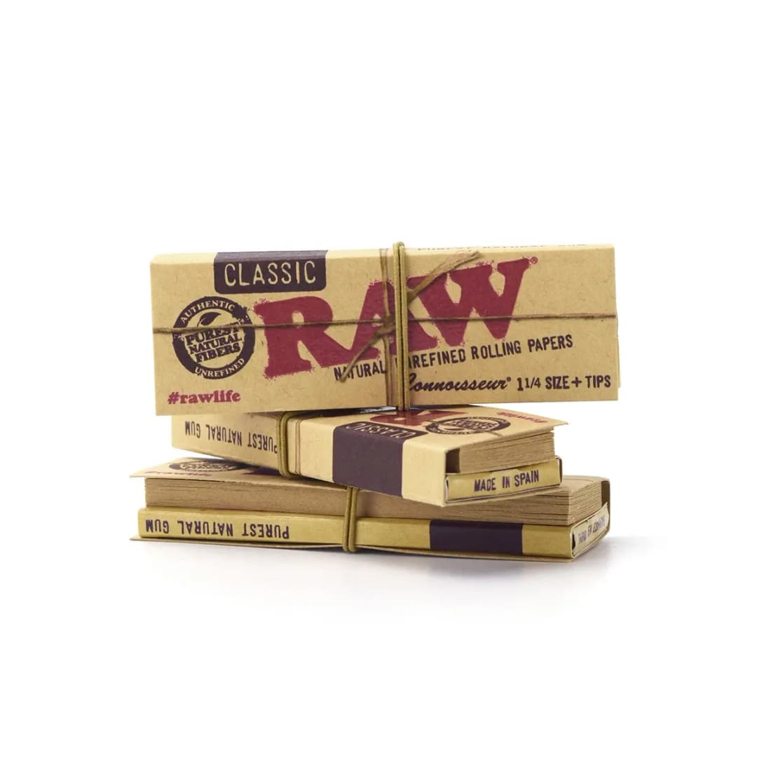 Raw-Classic-Connoisseur-Rolling-Papers-1-1-4-Tips.webp